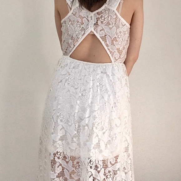 Cream lace dress - Picture 12 of 14